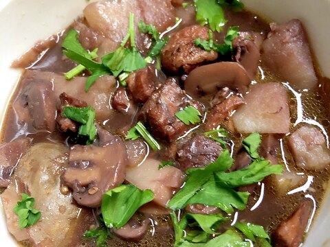 レンチンと缶詰め活用！鶏肉の赤ワイン煮込み